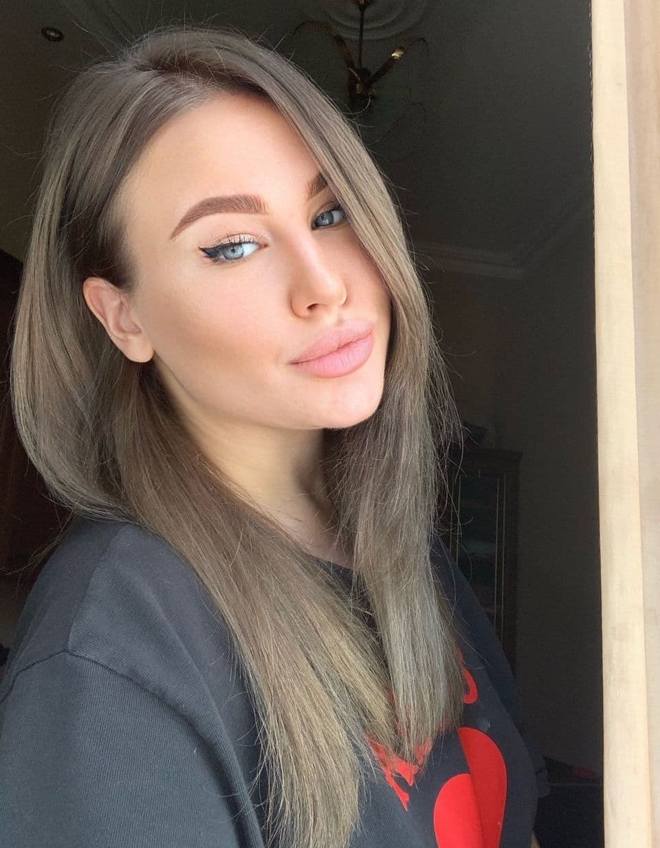 Индивидуалка СПб Вика - интим услуги у метро Владимирская