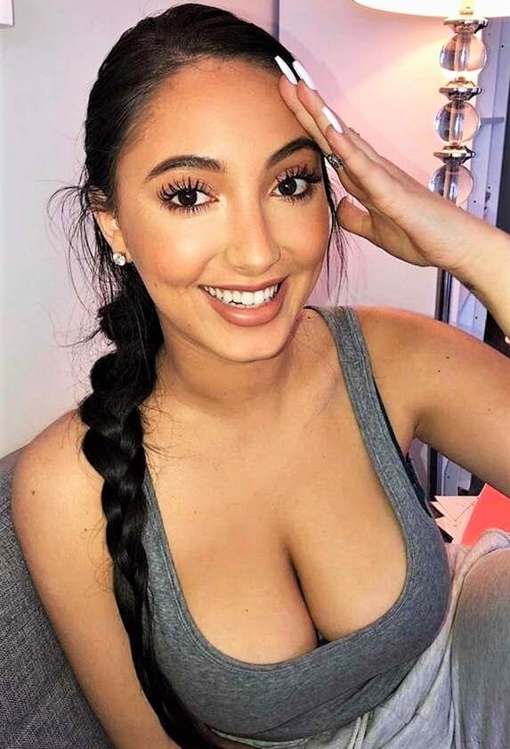 Индивидуалка СПб Карина - интим услуги у метро Площадь Ленина